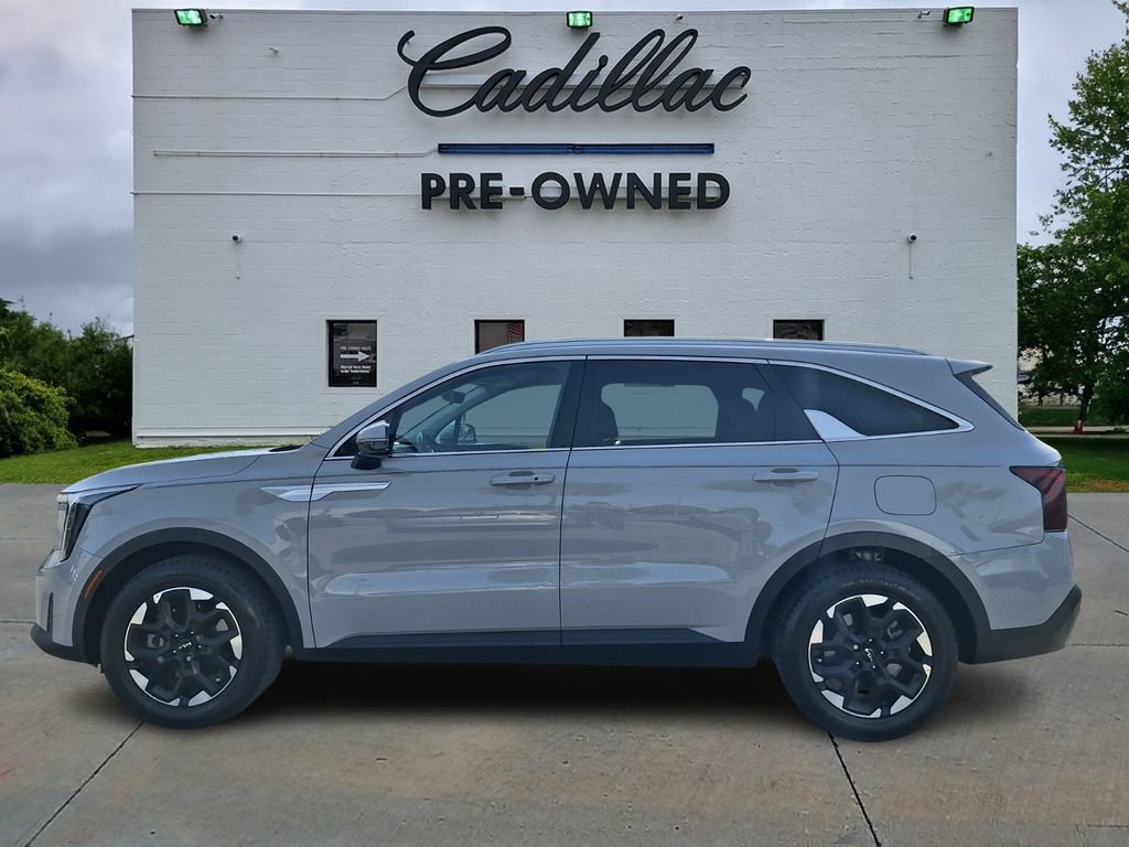 Used 2025 Kia Sorento S image 6