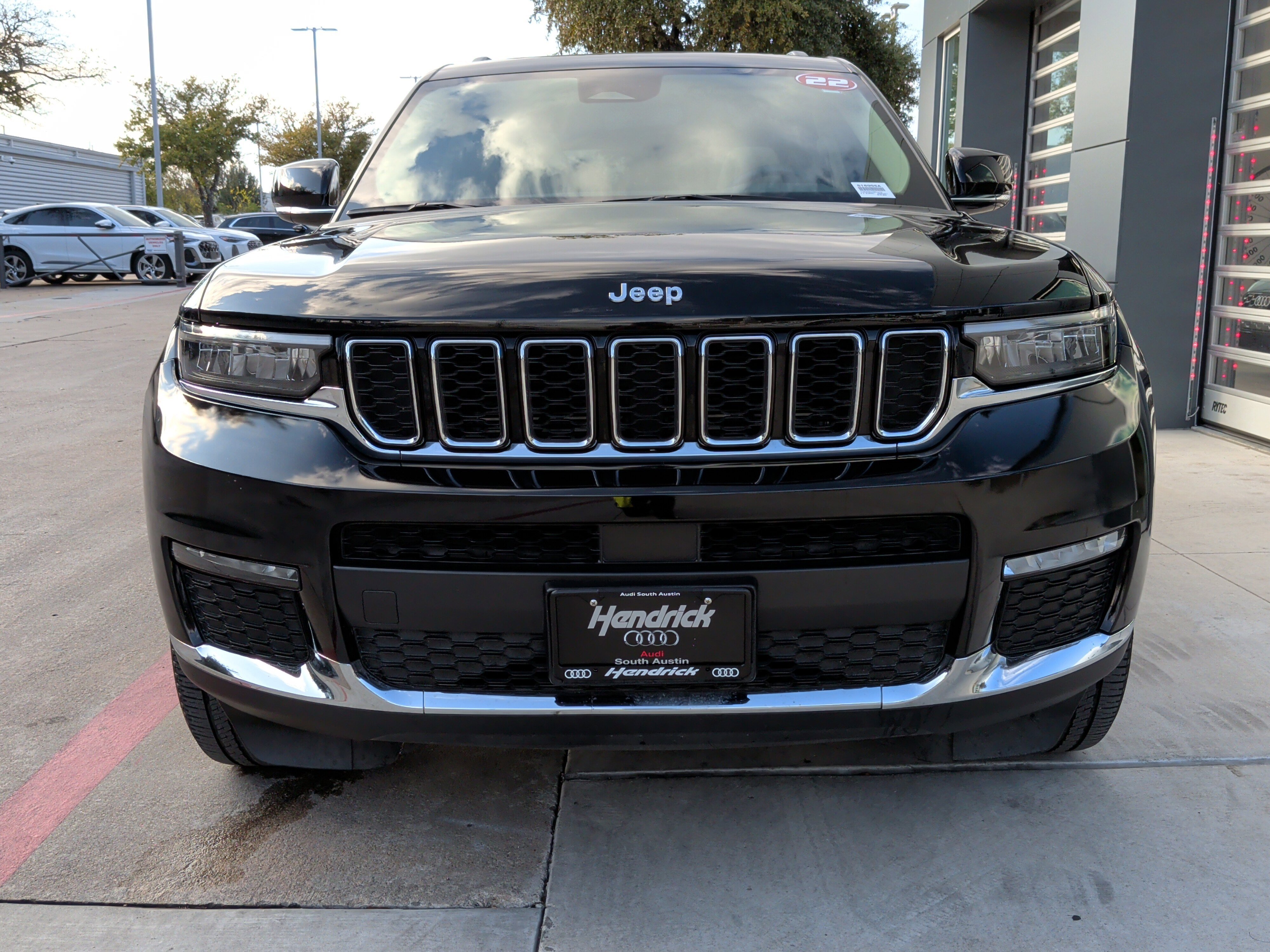 Used 2022 Jeep Grand Cherokee L Limited image 3