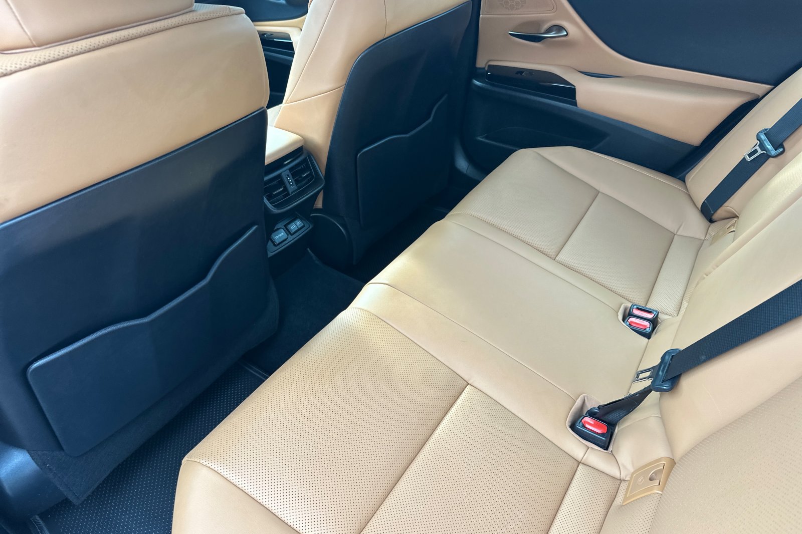 Used 2023 Lexus ES 300h w/ Premium Package FWD image 9