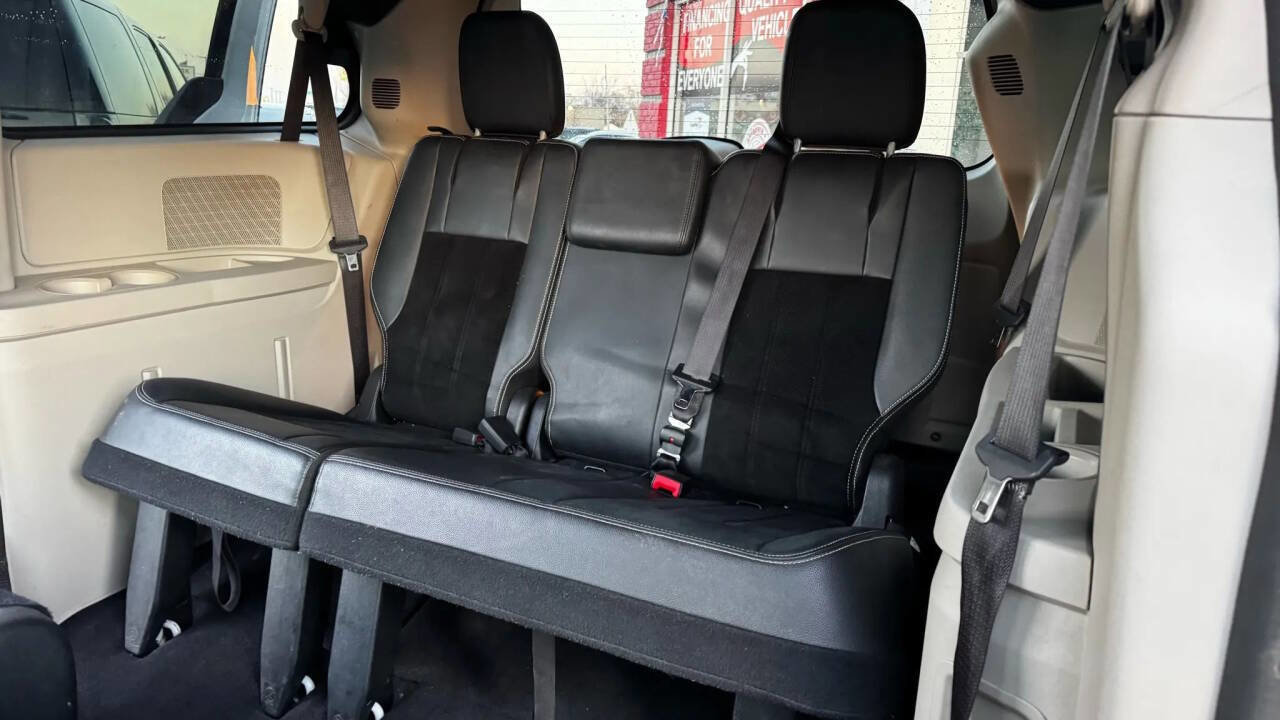 Used 2017 Dodge Grand Caravan GT image 21