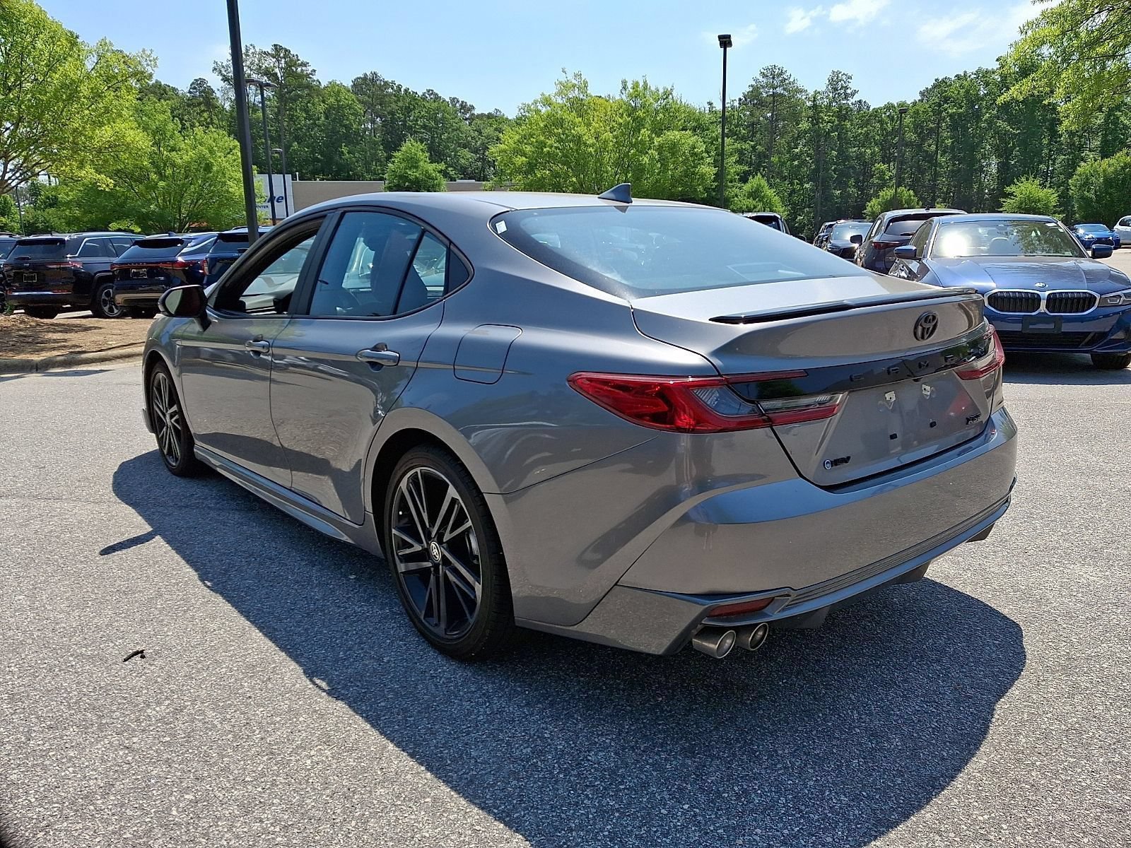 Used 2025 Toyota Camry XSE FWD image 4