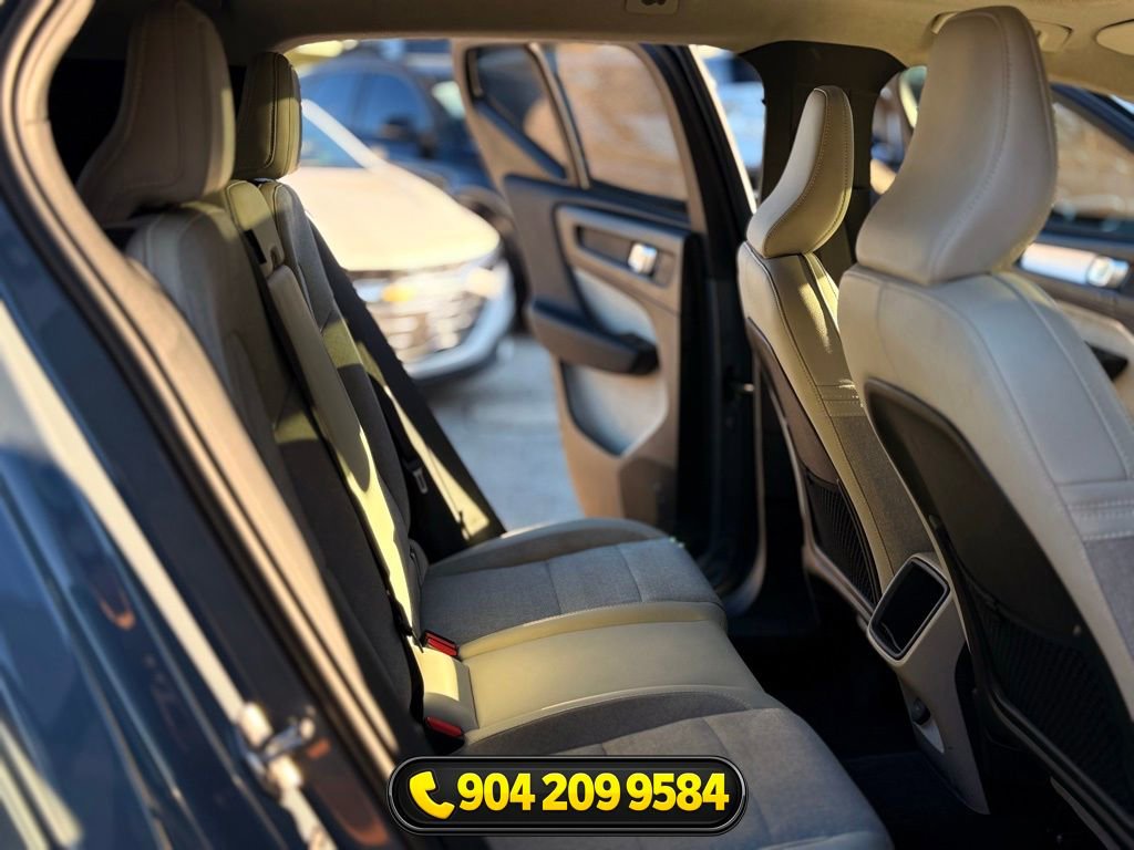 Used 2020 Volvo XC40 T5 Momentum w/ Protection Package Premier image 17