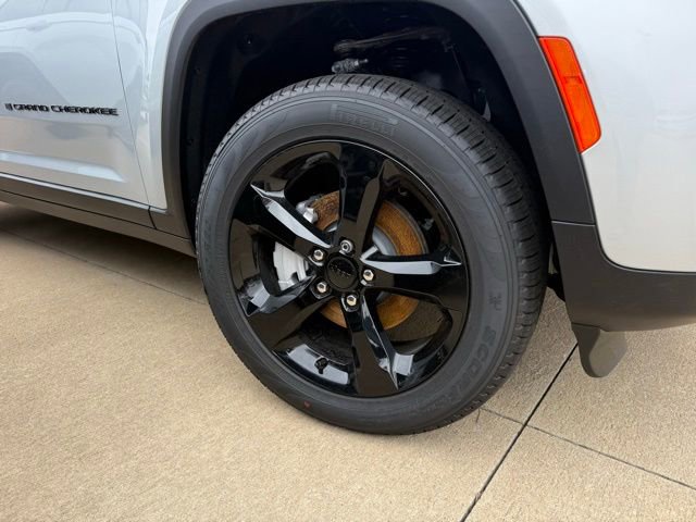New 2025 Jeep Grand Cherokee Limited w/ Black Appearance Package image 5