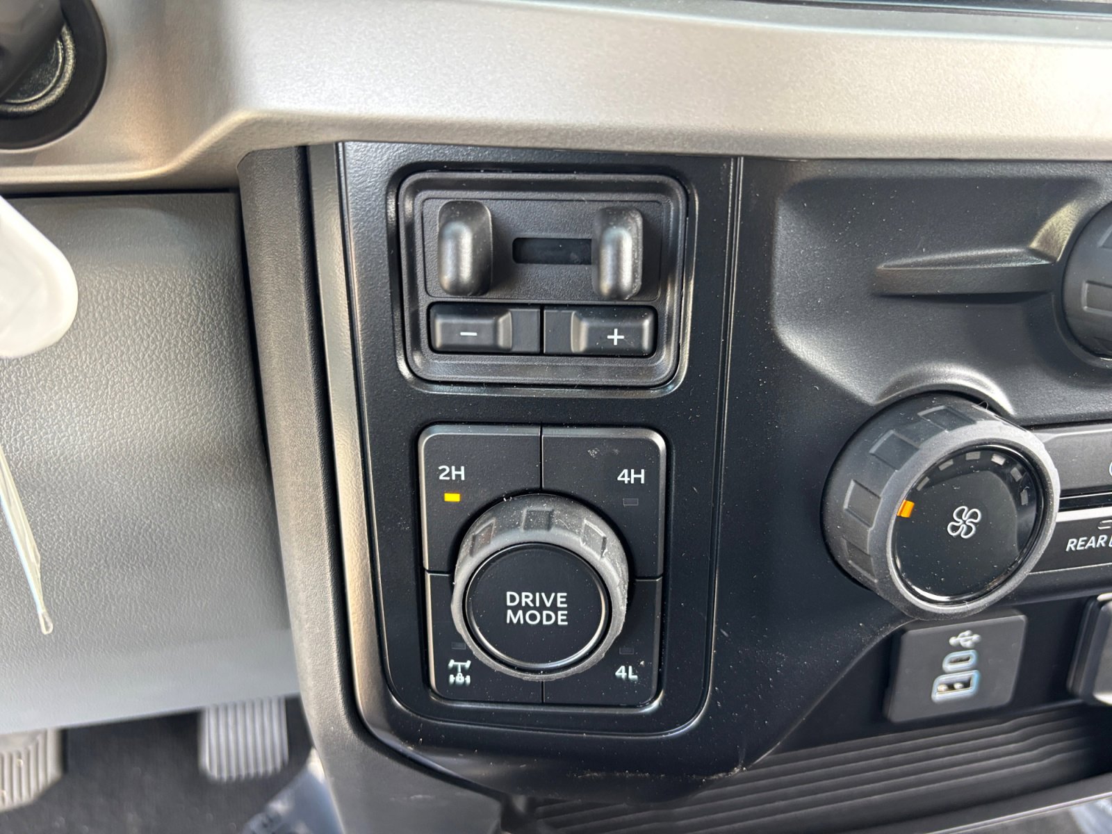 New 2025 Ford F250 XLT w/ FX4 Off-Road Package AWD/4WD image 30
