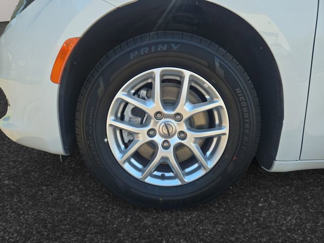 Used 2023 Chrysler Voyager LX FWD image 4
