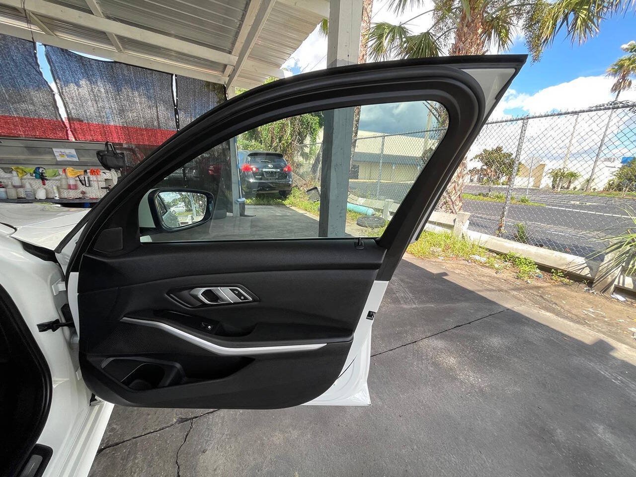 Used 2020 BMW 330i Sedan RWD image 4