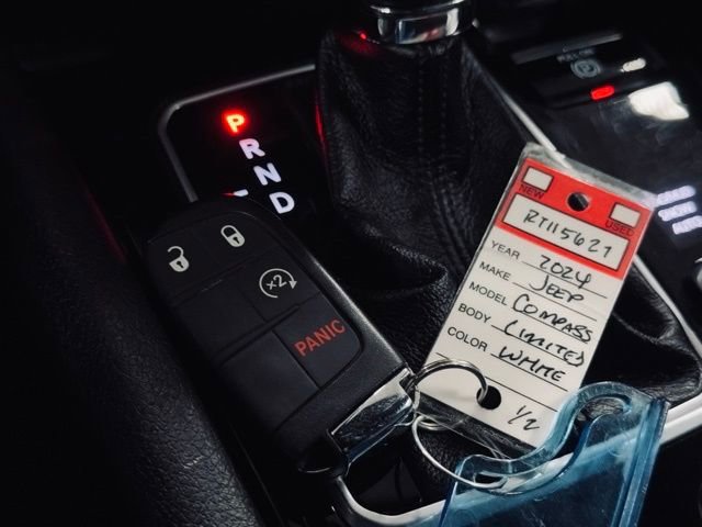 Used 2024 Jeep Compass Limited image 35