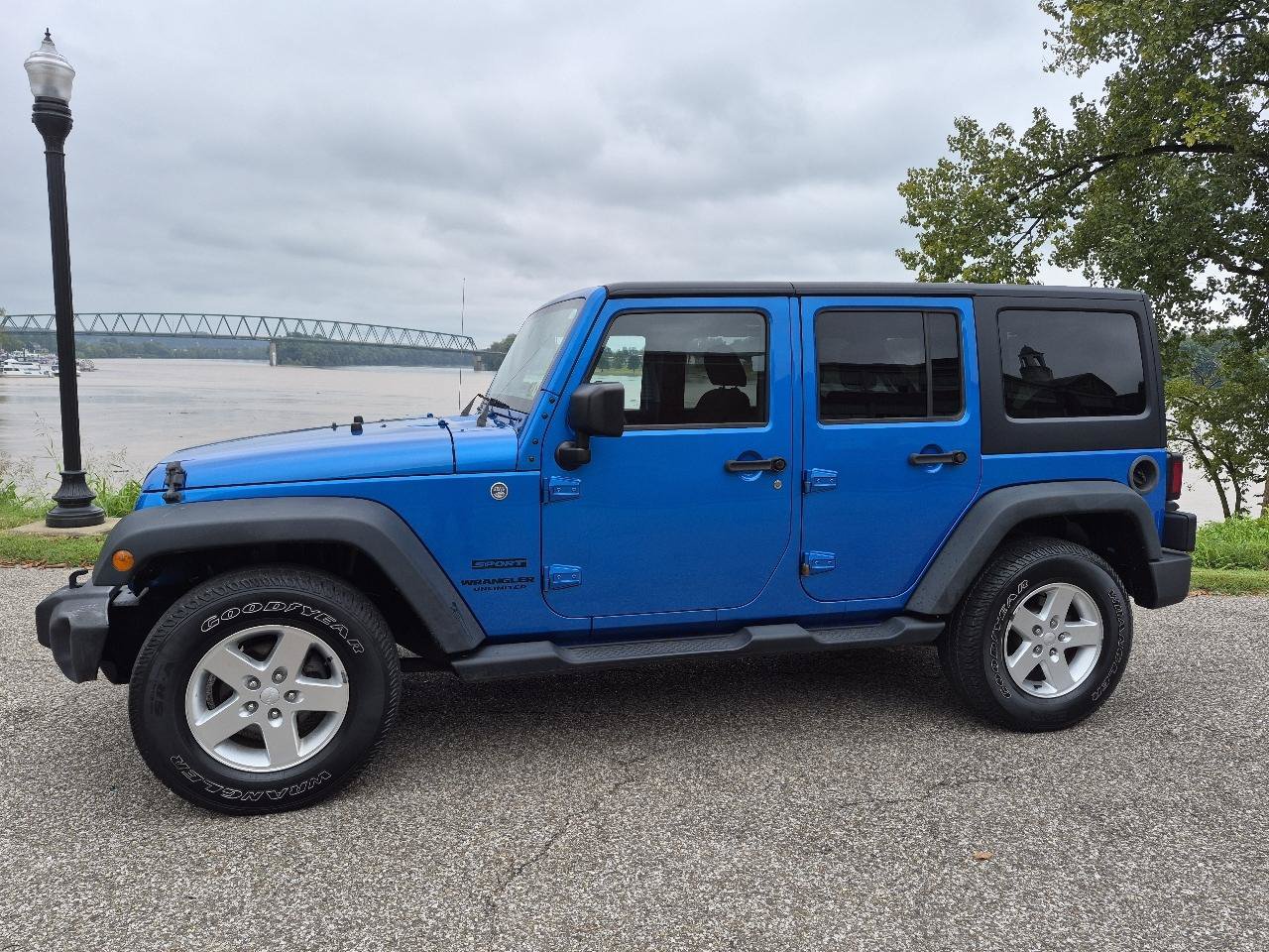 Used 2015 Jeep Wrangler Unlimited Sport w/ Quick Order Package 24S AWD/4WD image 2