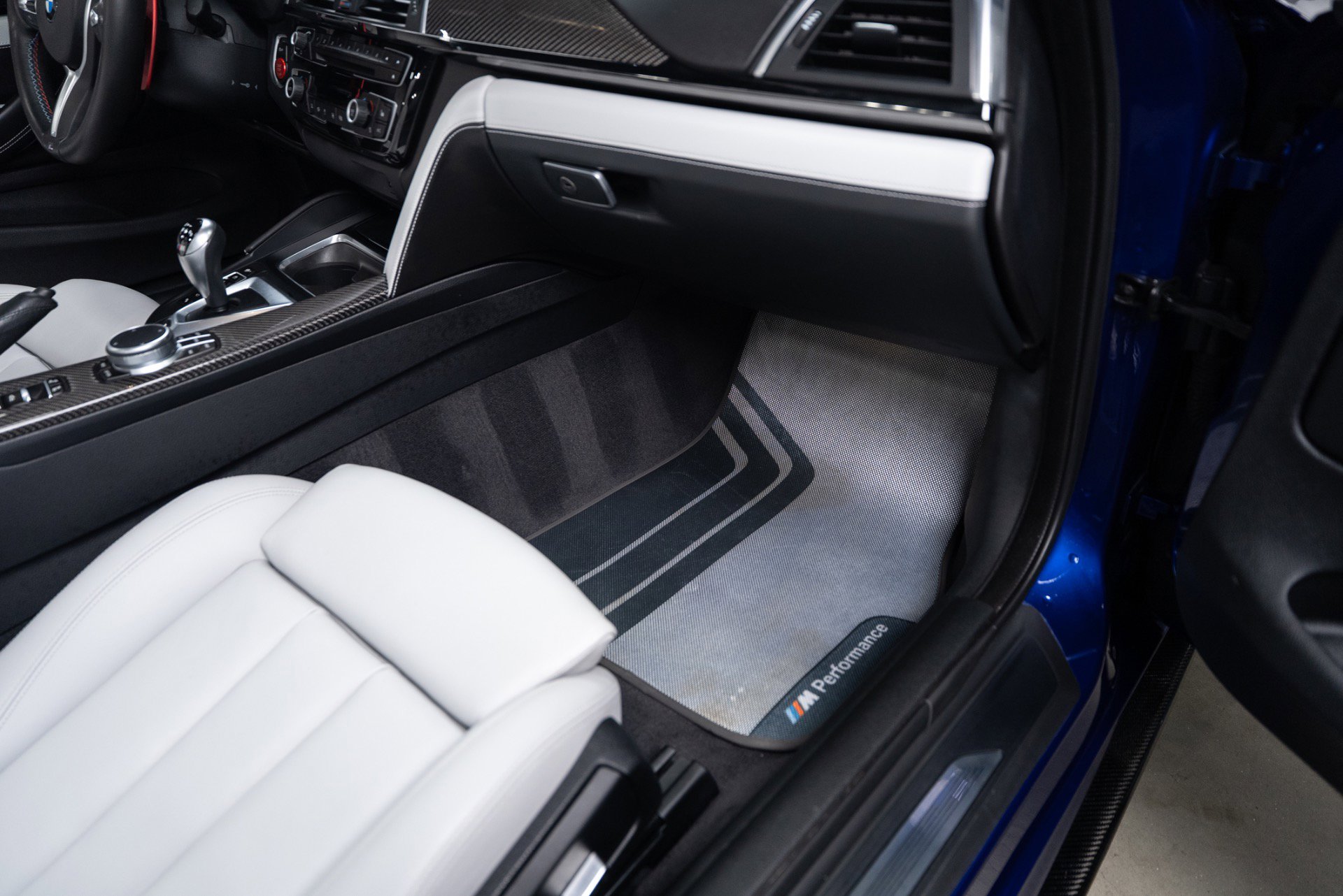 Used 2020 BMW M4 Convertible w/ Executive Package image 69