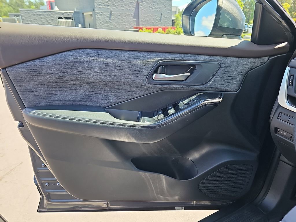 Used 2023 Nissan Rogue SV AWD/4WD image 30