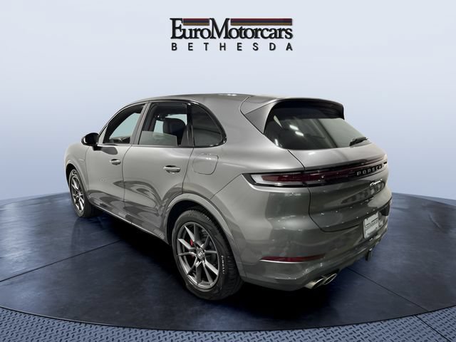 Used 2025 Porsche Cayenne S AWD/4WD image 3