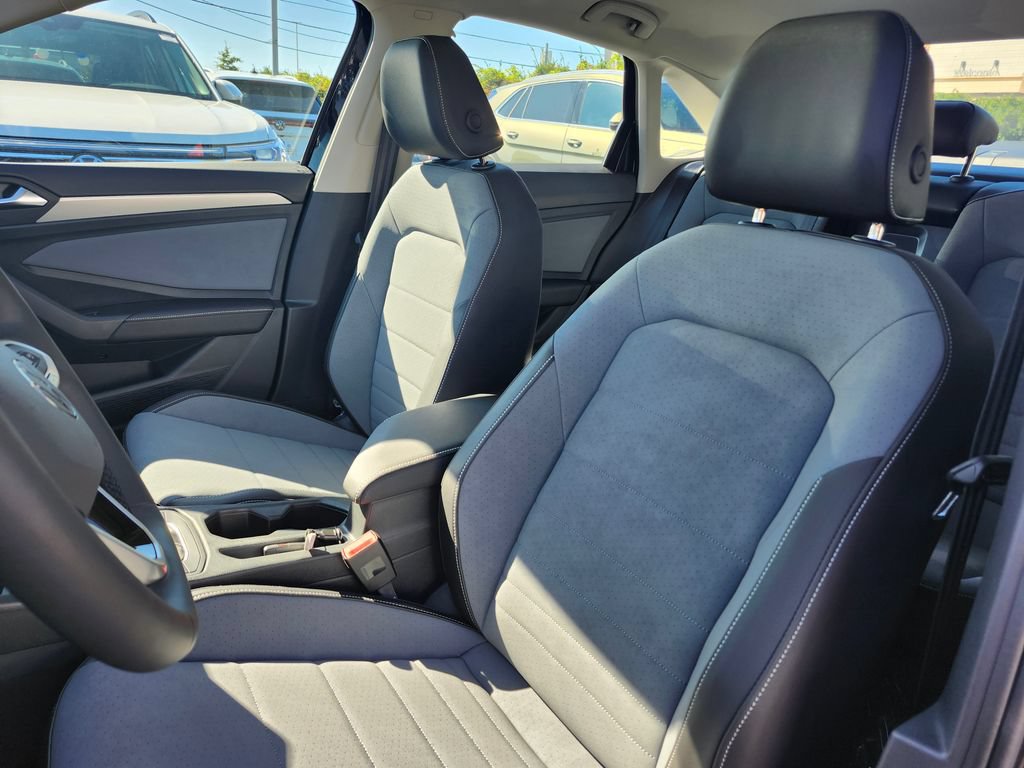 New 2027 Volkswagen Jetta SE FWD image 9
