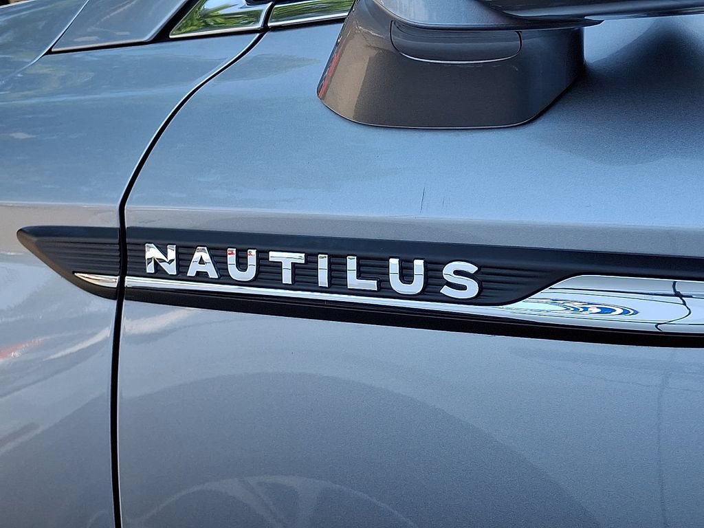 Used 2023 Lincoln Nautilus Reserve AWD/4WD image 32