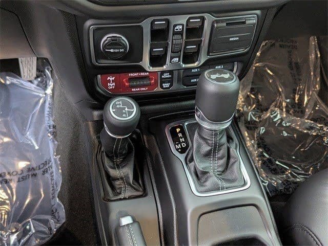 Used 2026 Jeep Wrangler Unlimited Rubicon w/ Technology Group image 25