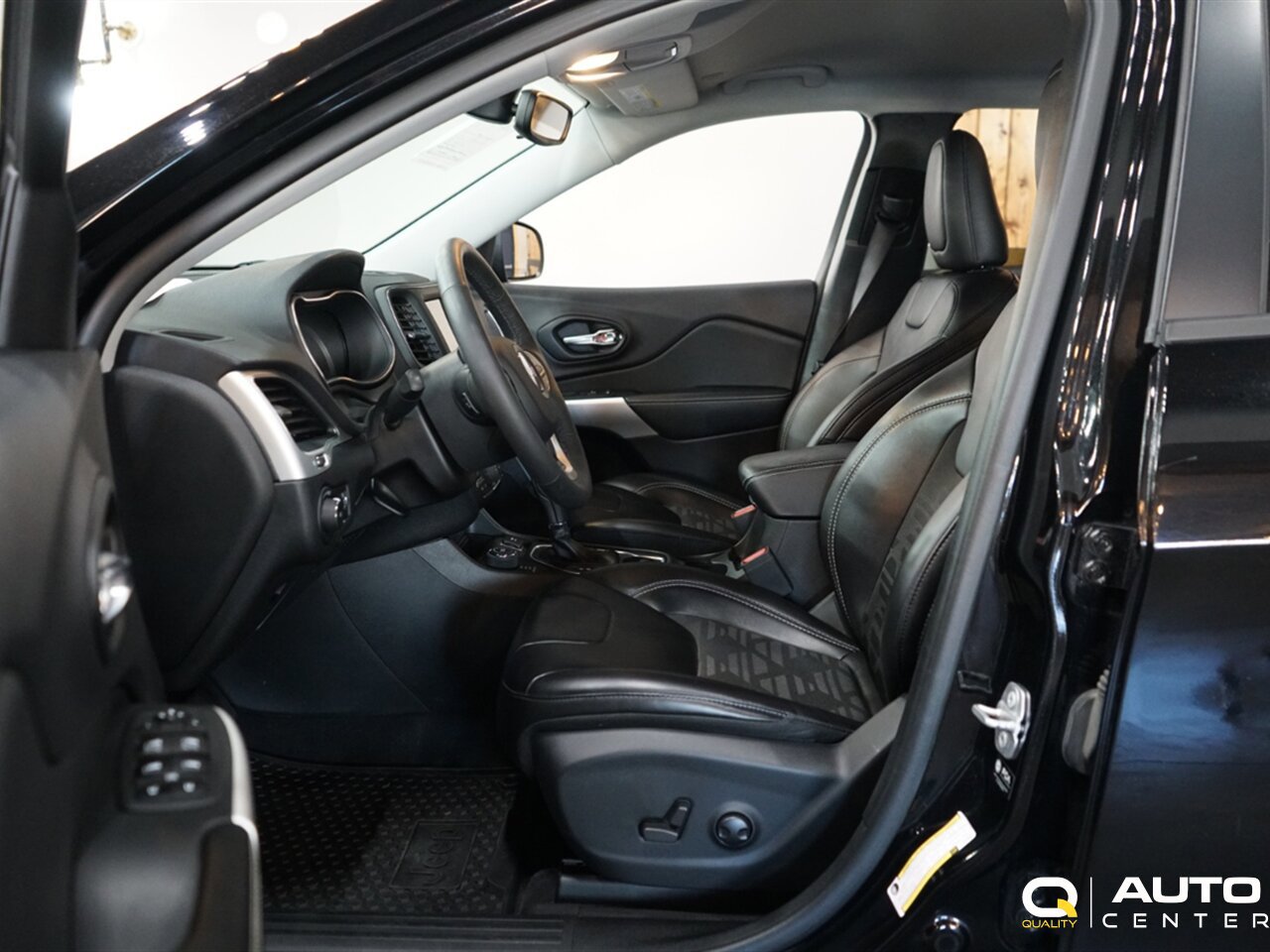 Used 2022 Jeep Cherokee Sport AWD/4WD image 18