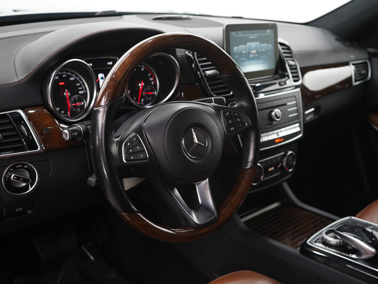 Used 2018 Mercedes-Benz GLS 550 4MATIC image 24