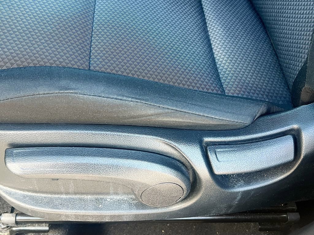 Used 2025 Kia Soul LX w/ LX Technology Package FWD image 20