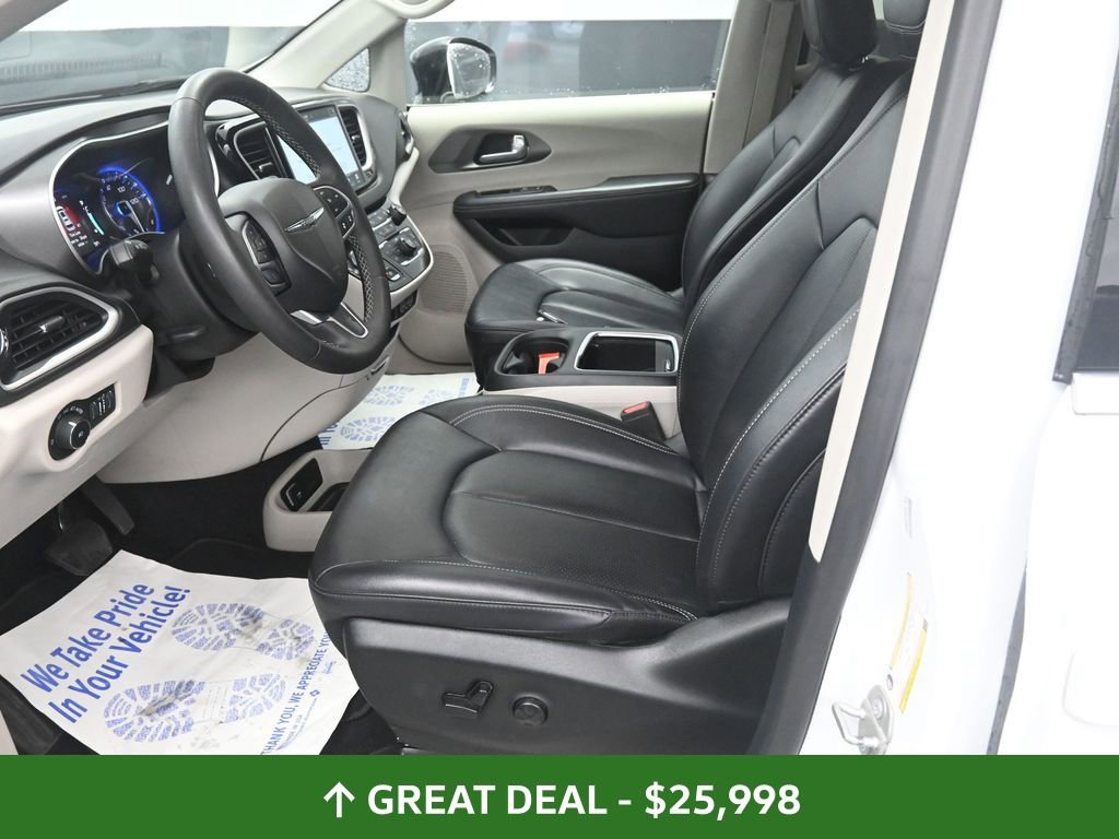 Used 2024 Chrysler Pacifica Touring-L image 30