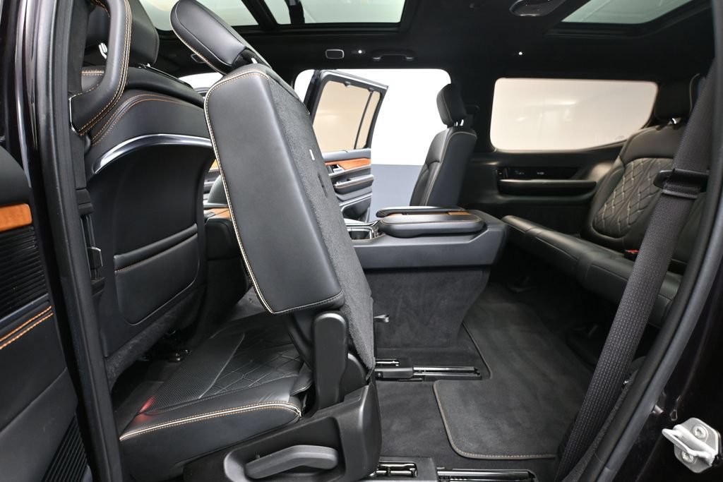 Used 2023 Jeep Grand Wagoneer Series III AWD/4WD image 35