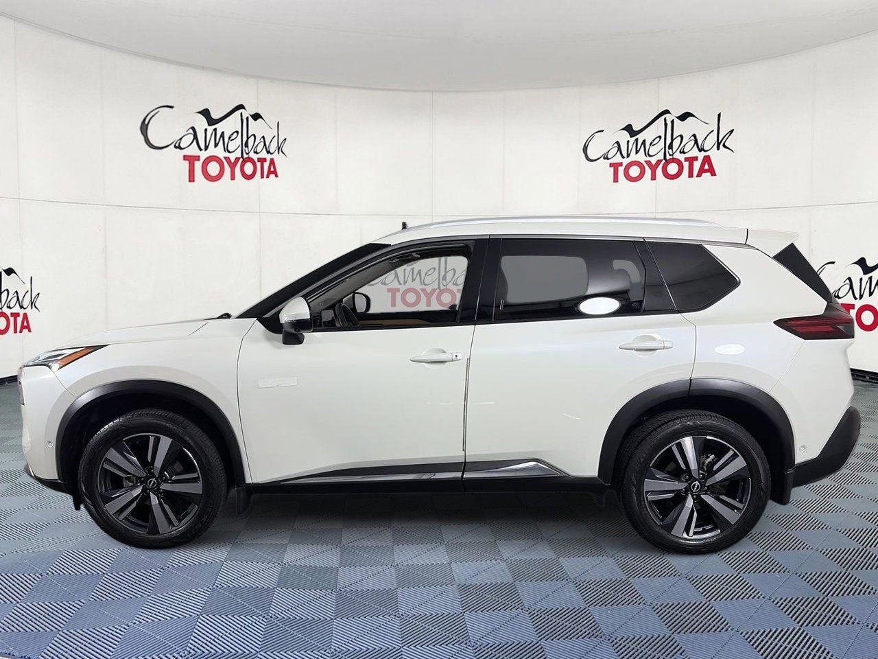 Used 2022 Nissan Rogue Platinum w/ Head-Up Display Package FWD image 5