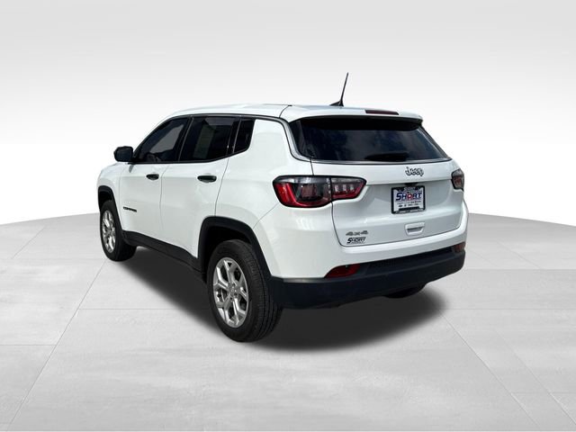 Used 2024 Jeep Compass Sport image 7