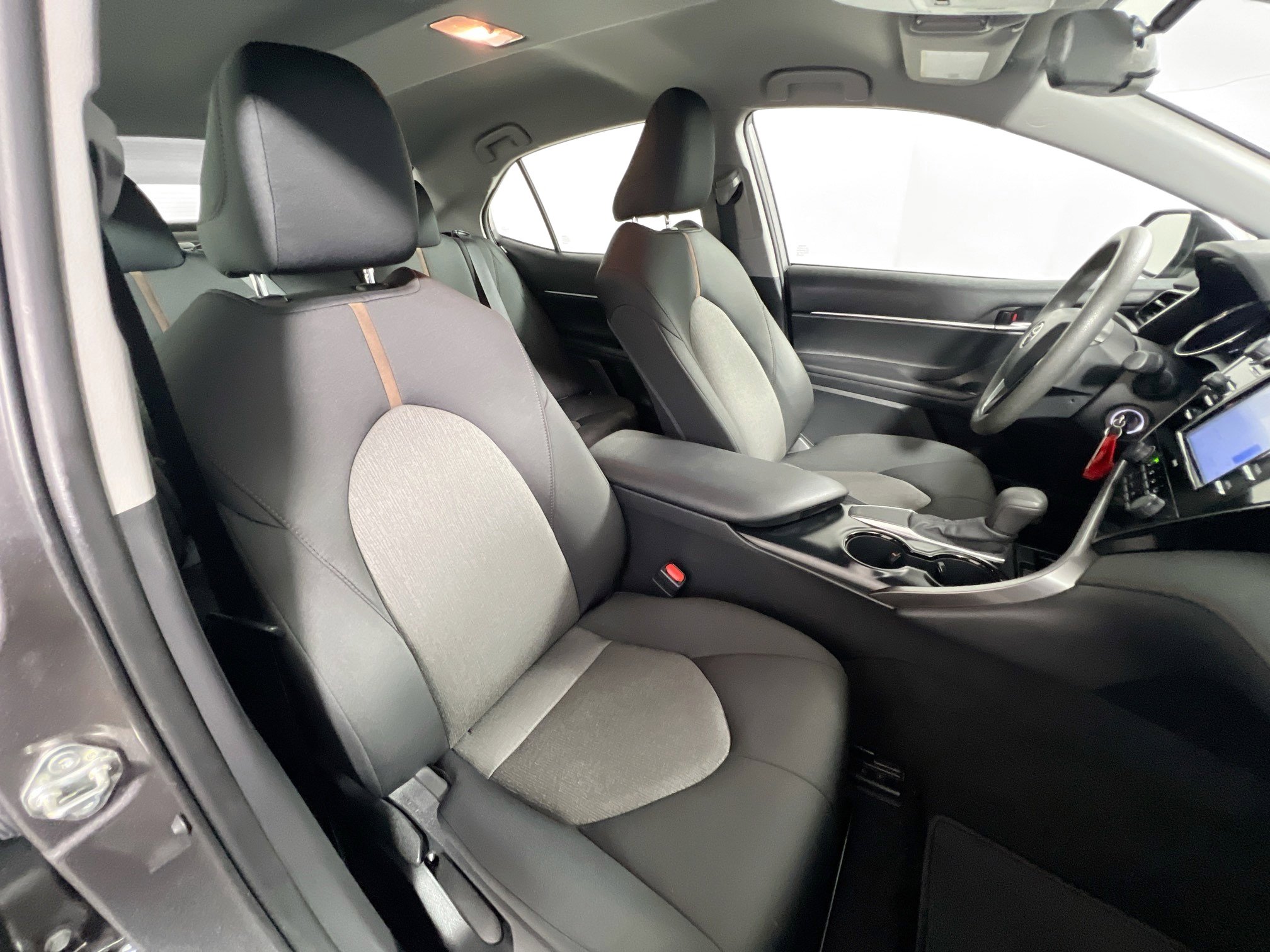 Used 2020 Toyota Camry LE image 30