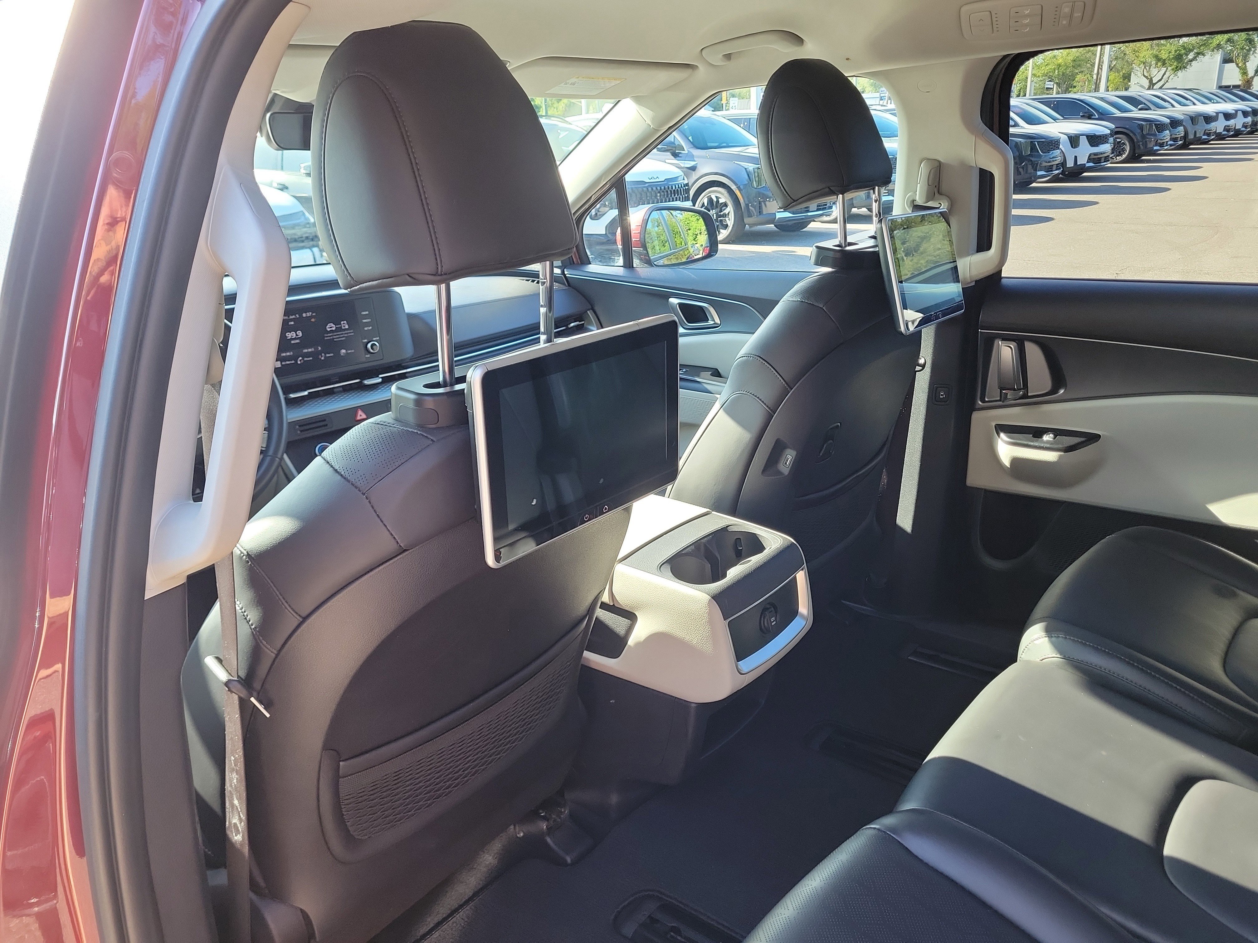 Used 2024 Kia Carnival LX FWD image 16