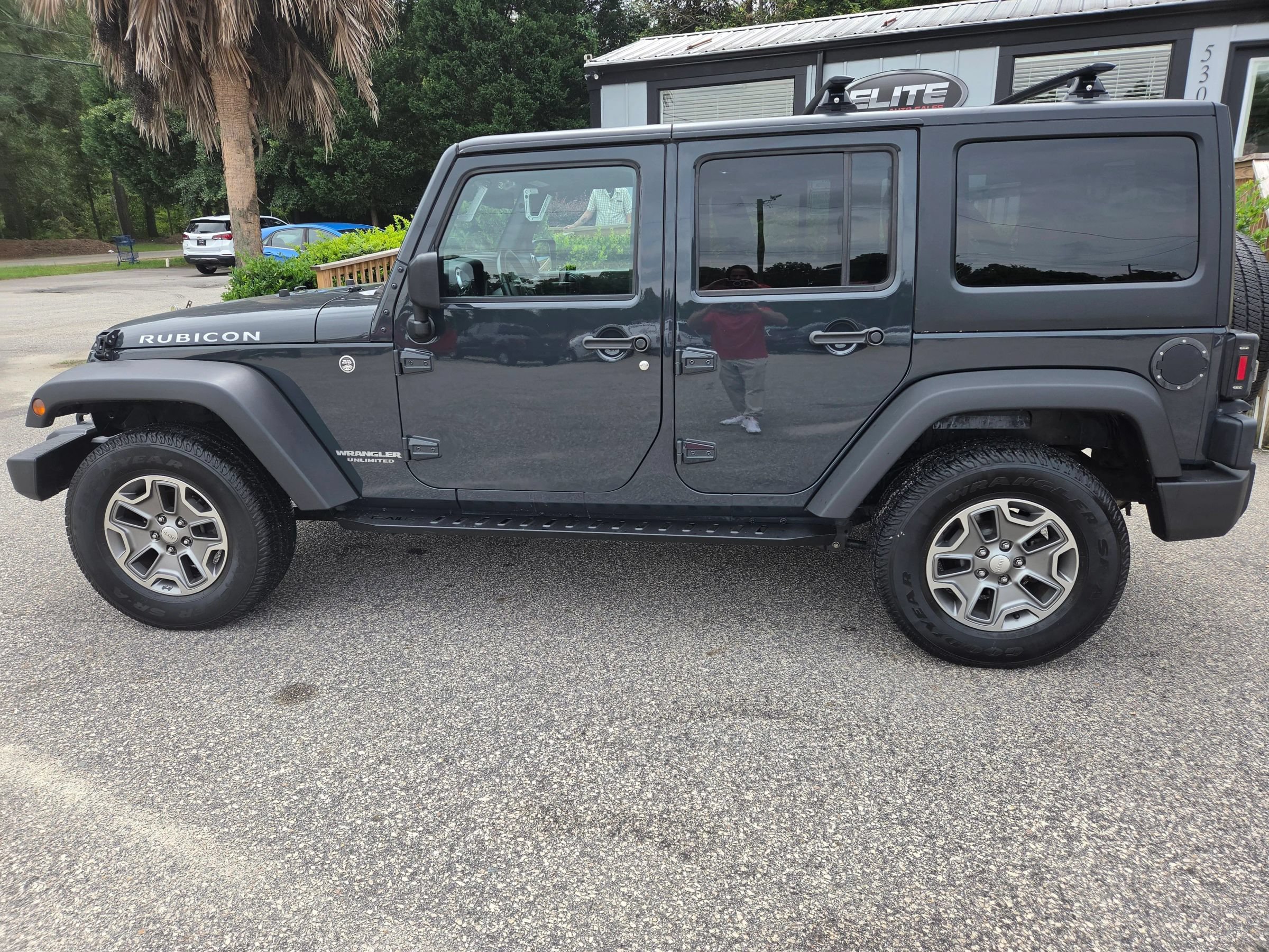 Used 2017 Jeep Wrangler Unlimited Rubicon w/ Cold Weather Group AWD/4WD image 8