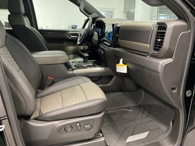 New 2026 Chevrolet Silverado 1500 ZR2 w/ Dark Appearance Package image 32