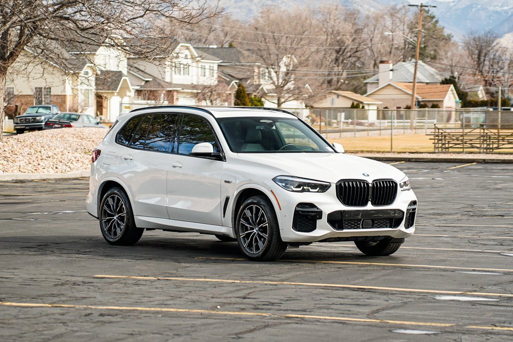 Used 2022 BMW X5 xDrive45e w/ M Sport Package image 3