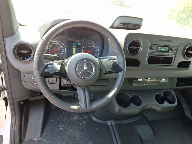 Used 2025 Mercedes-Benz Sprinter 2500 image 12