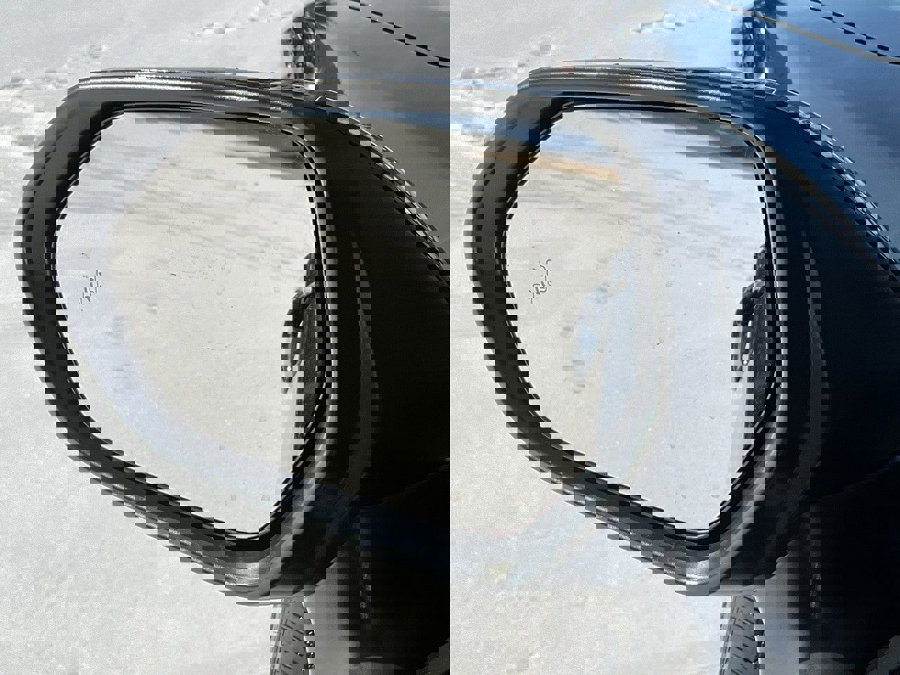 Used 2025 Toyota Camry SE image 11