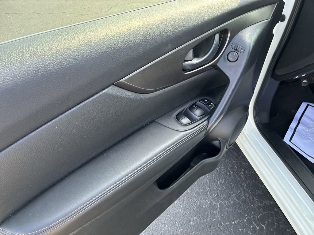 Used 2020 Nissan Rogue Sport S image 13