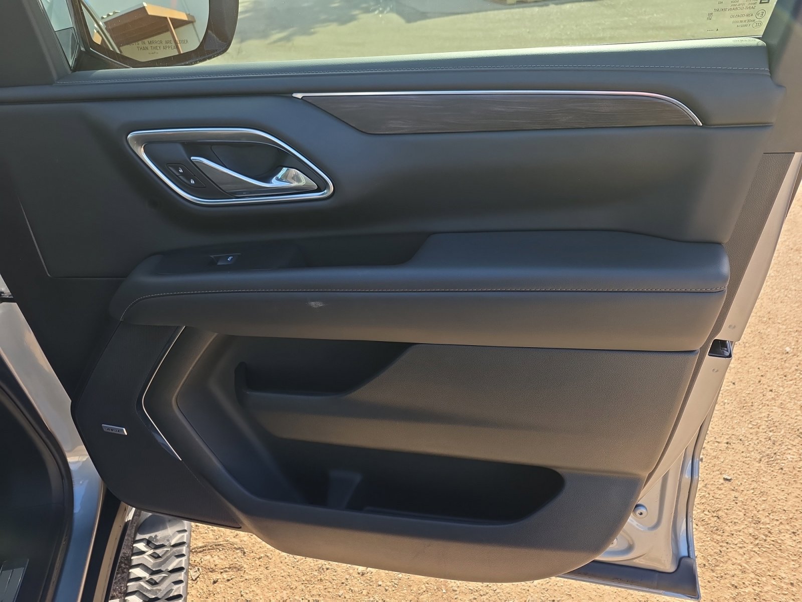 Used 2024 Chevrolet Tahoe Z71 w/ Luxury Package image 31