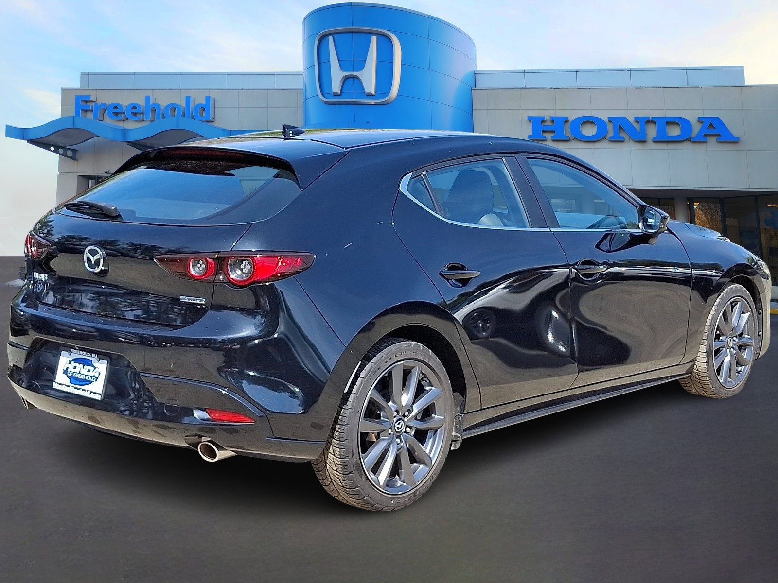 Used 2019 MAZDA MAZDA3 Hatchback w/ Preferred Package image 7
