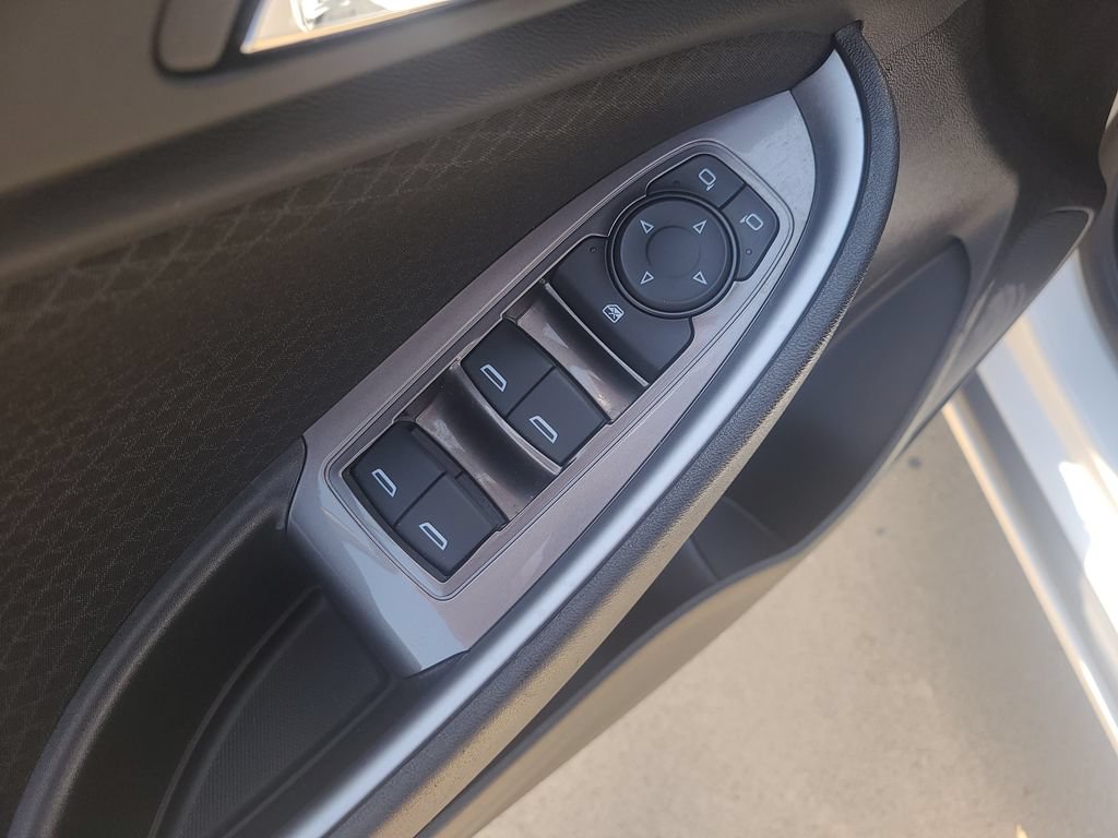 Used 2025 Chevrolet Malibu RS FWD image 17