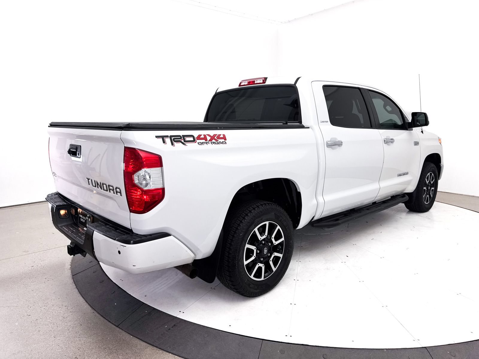 Used 2016 Toyota Tundra Limited w/ Limited Premium Package AWD/4WD image 18