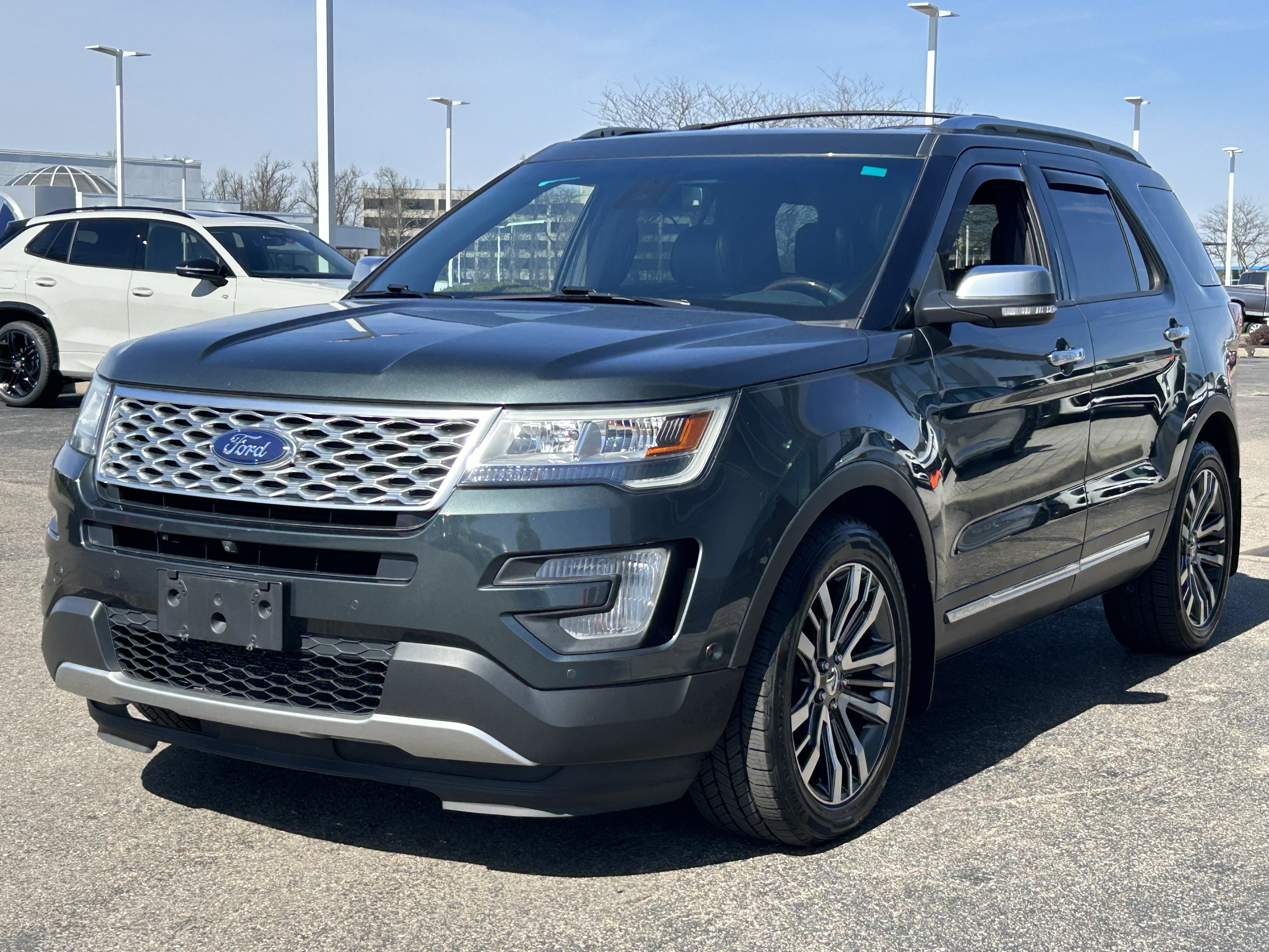 Used 2016 Ford Explorer Platinum image 3