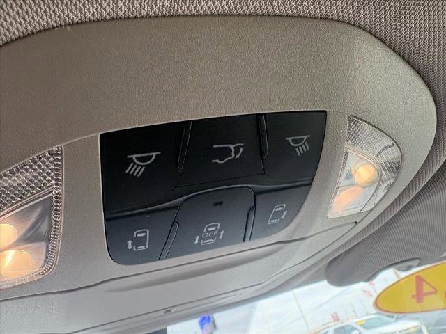 Used 2024 Chrysler Pacifica Touring-L image 16