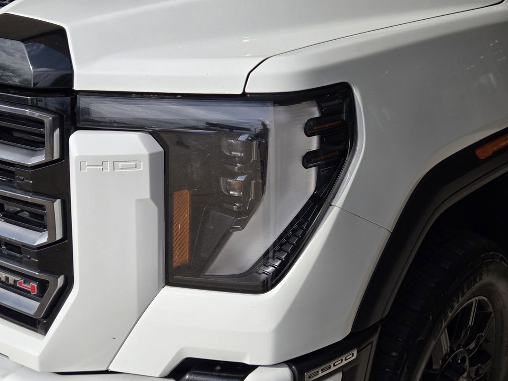 Used 2024 GMC Sierra 2500 AT4 w/ AT4 Preferred Package image 8