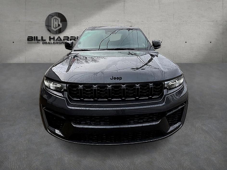 New 2026 Jeep Grand Cherokee Altitude image 2