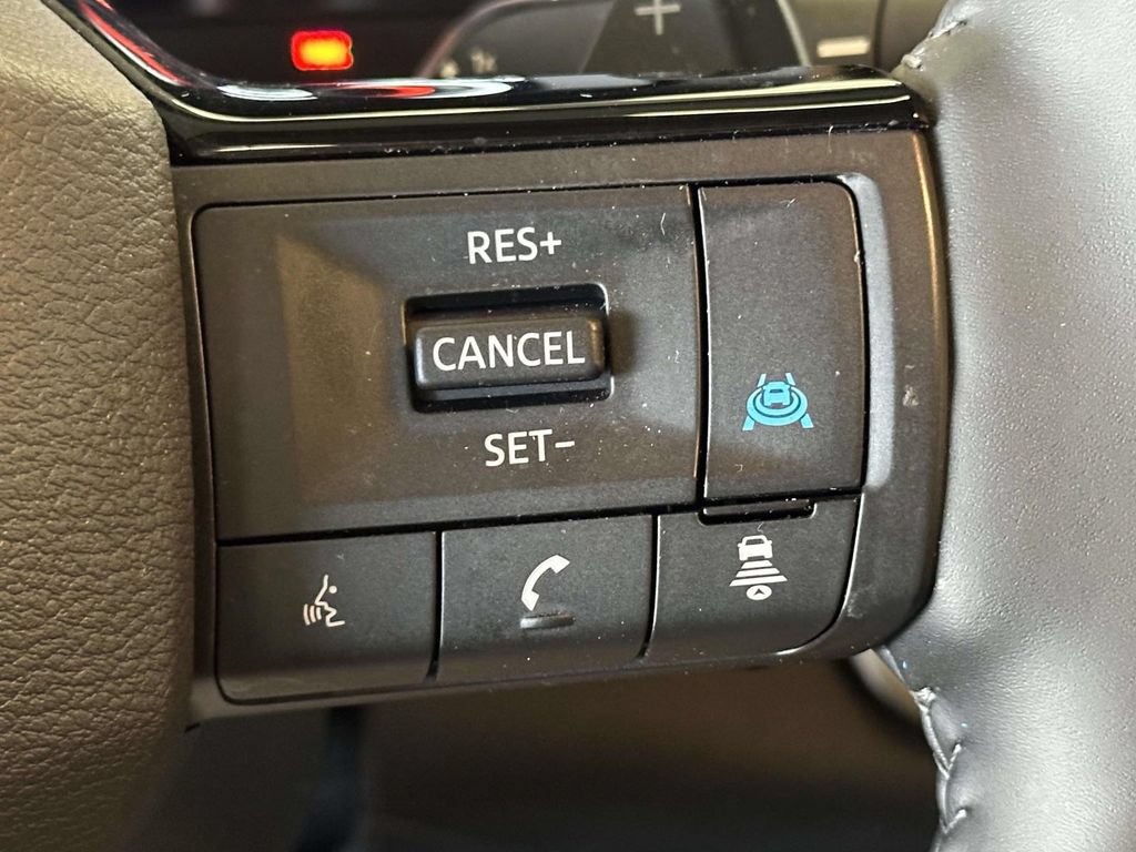Used 2025 Nissan Rogue Platinum w/ Platinum Premium Package AWD/4WD image 26