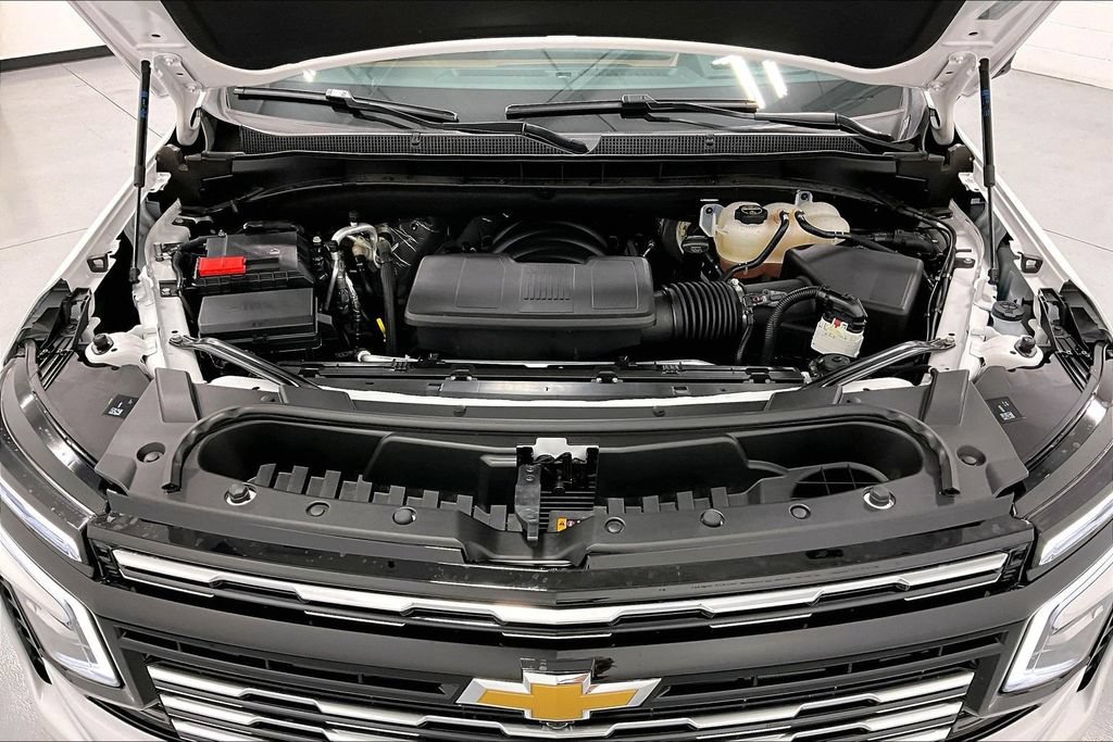 Used 2025 Chevrolet Tahoe High Country AWD/4WD image 11