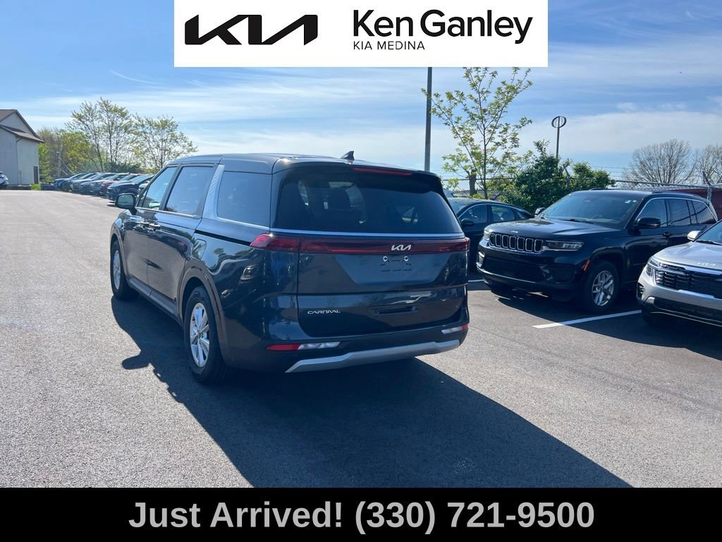 Used 2024 Kia Carnival LX FWD image 7