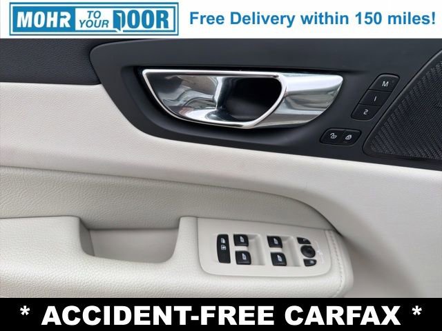 Used 2019 Volvo XC60 T5 Momentum w/ Multimedia Package image 11