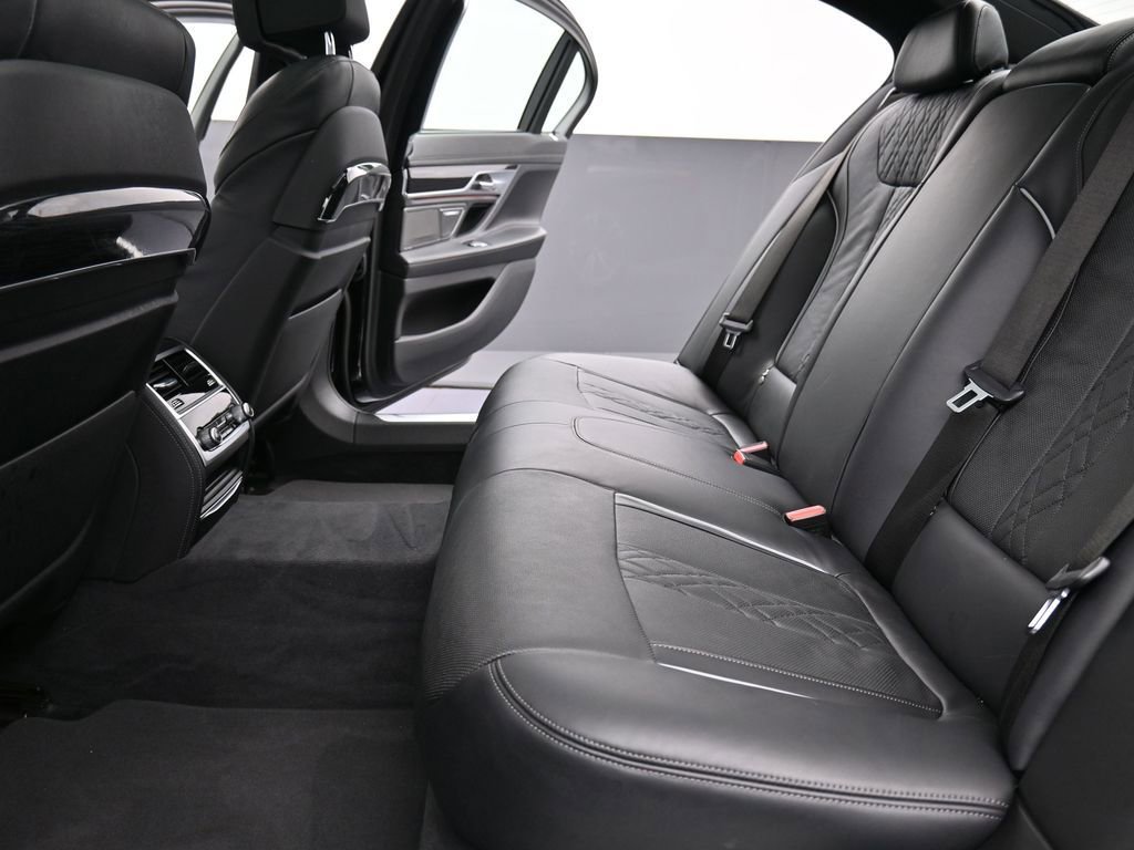 Used 2022 BMW 740i xDrive w/ M Sport Package image 16