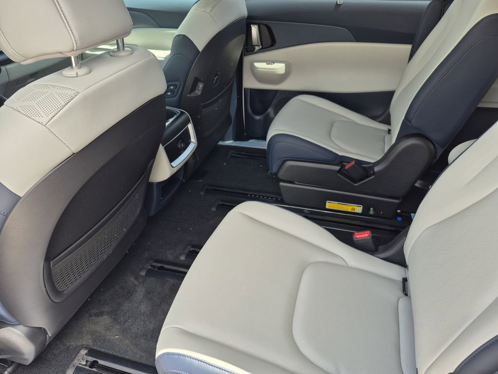 New 2026 Kia Carnival EX FWD image 12