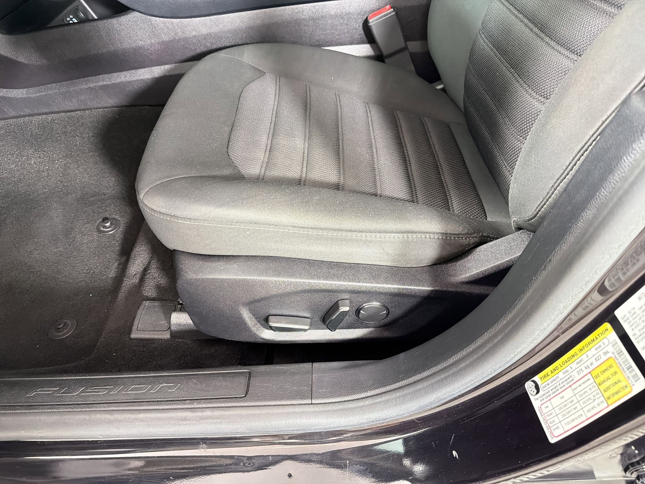 Used 2019 Ford Fusion SE image 13