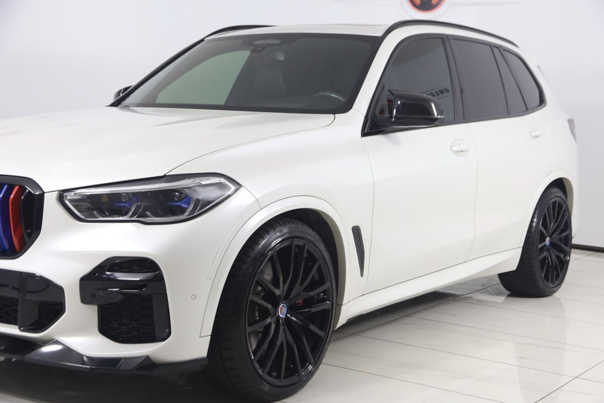 Used 2022 BMW X5 M50i w/ Executive Package AWD/4WD image 60