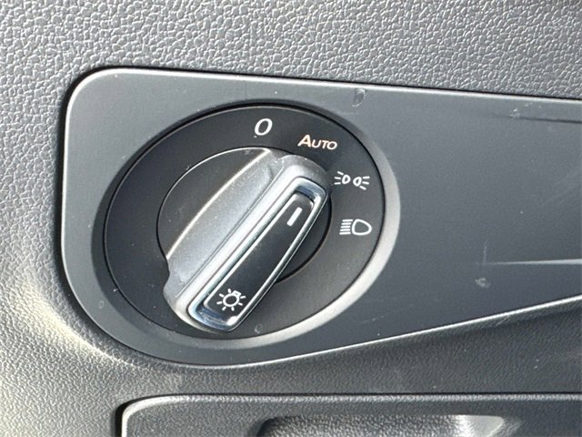 Used 2022 Volkswagen Tiguan SE image 25